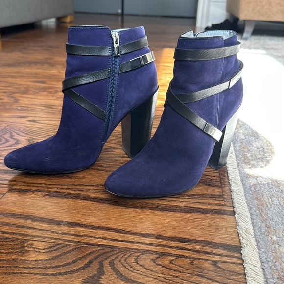 Calvin Klein purple high heeled boots - Picture 3 of 6